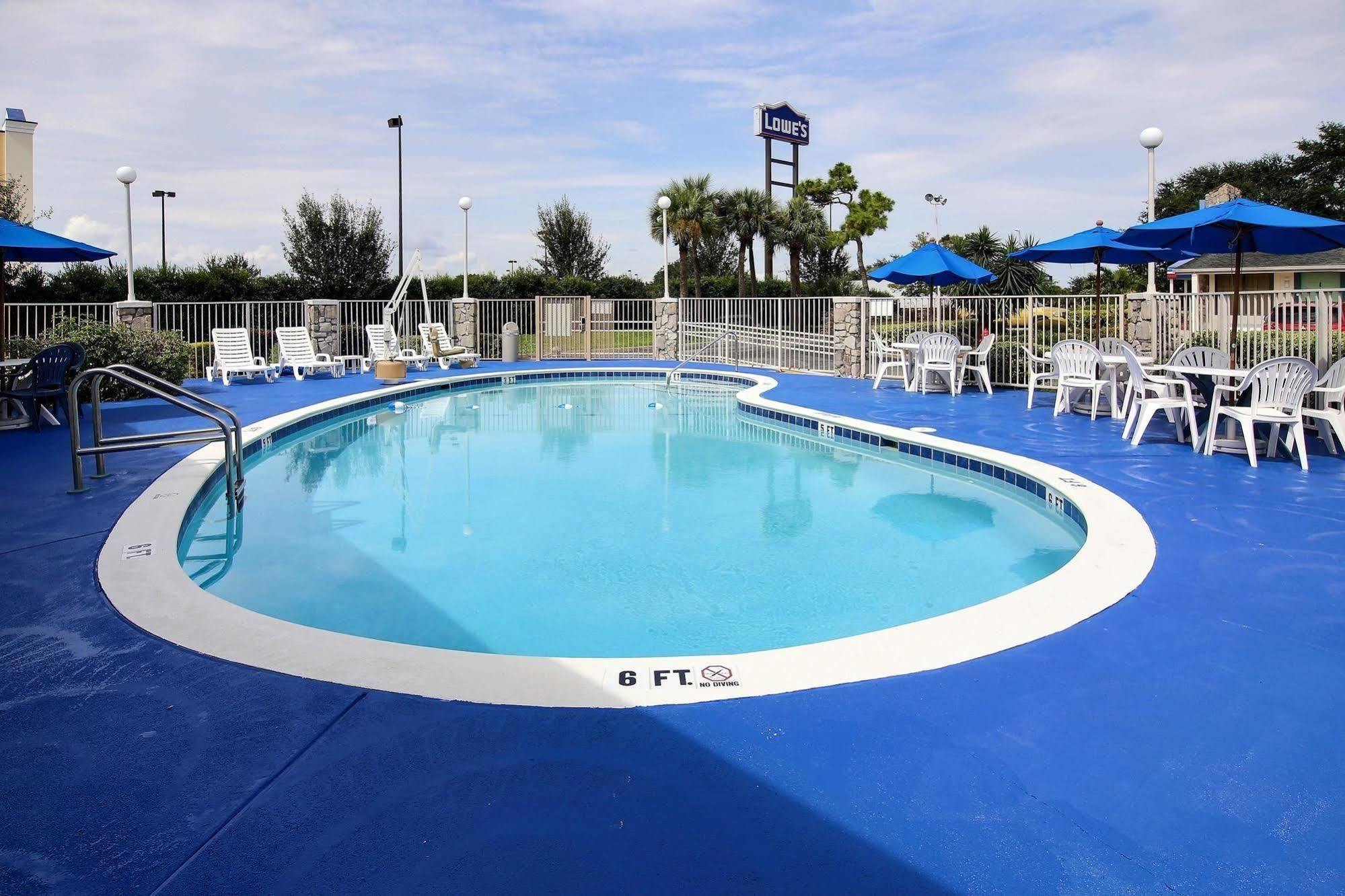 Motel 6 Palm Bay Bagian luar foto